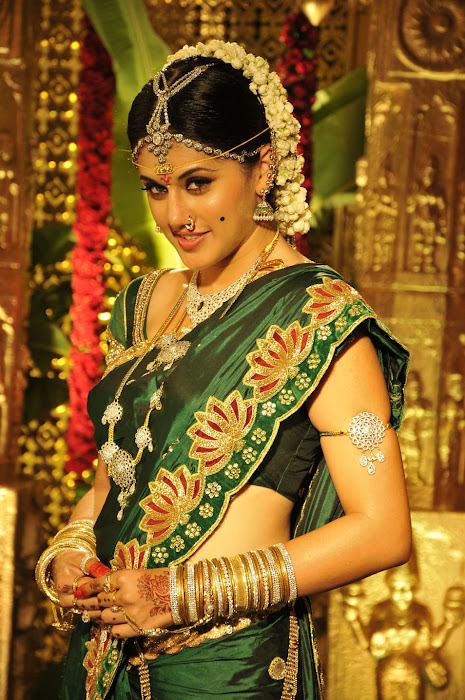 tapsee from mogudu, tapsee glamour  images